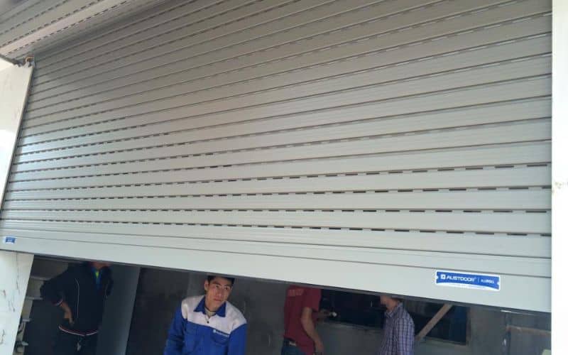 Lỗi cửa tự động chạy lên chạy xuống khi không có người mở