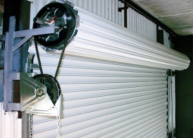Cửa tấm liền bị tuột cót đứt cót
